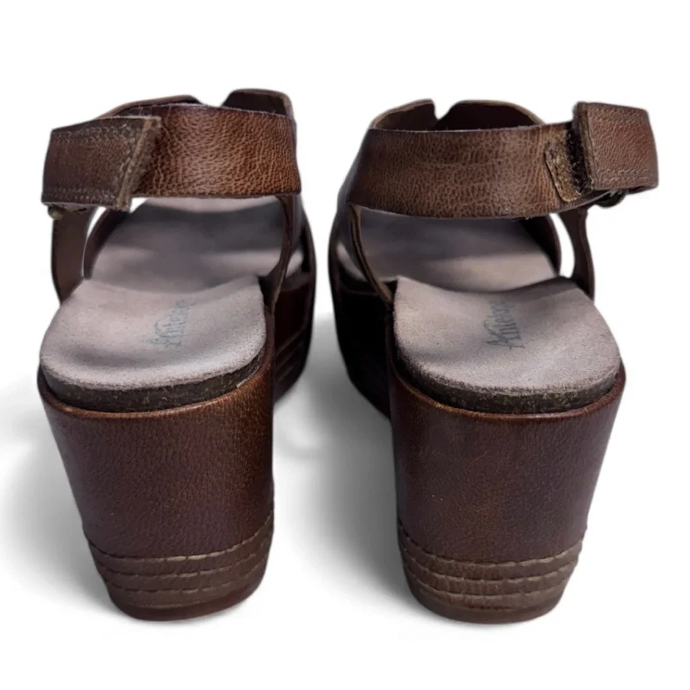 Antelope Collection Rich Brown Leather Platform Sandals Size 39D